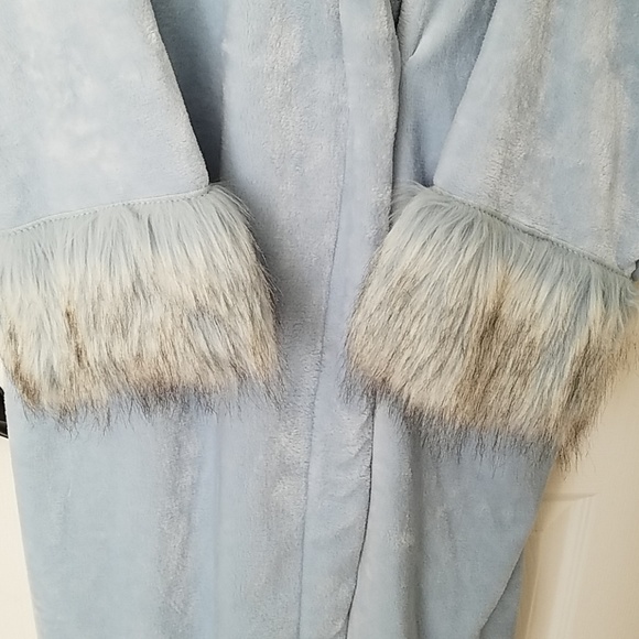 Adrienne Landau Baby Blue Faux Fur Robe - Picture 3 of 7